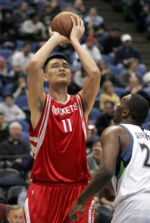 亮相